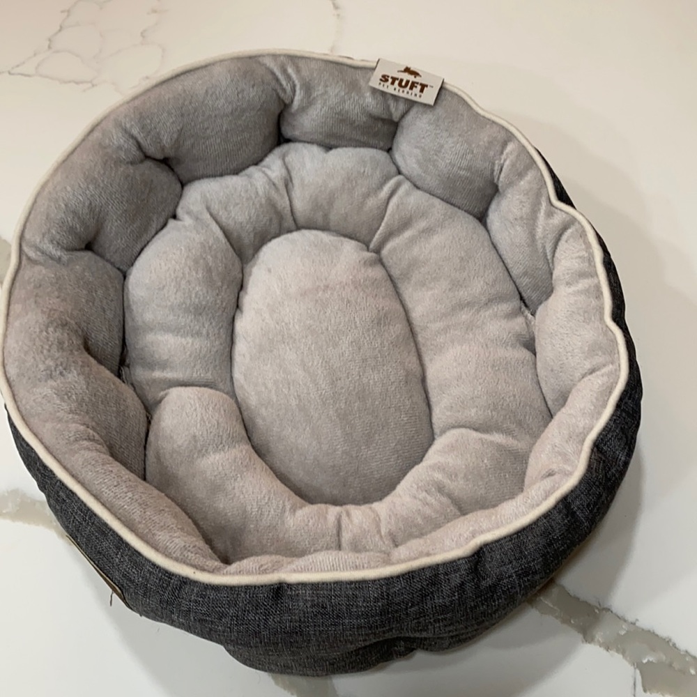 New! Stuft Easy Sleeper Machine Washable Cat/dog bed, Grey
